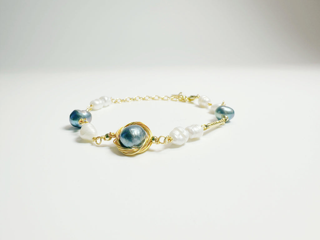 The Lín(琳) – Handcrafted, Pearl & Crystal Bracelet