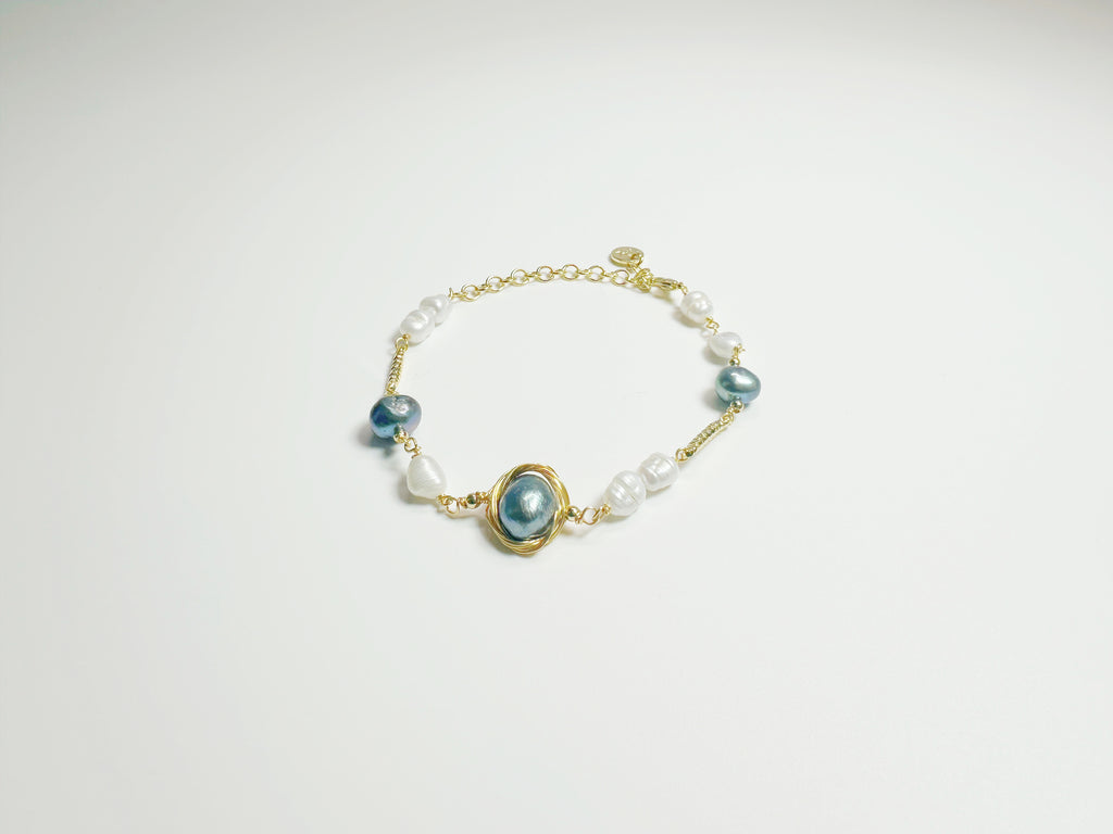 The Lín(琳) – Handcrafted, Pearl & Crystal Bracelet