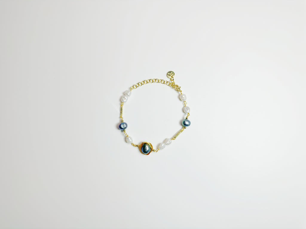 The Lín(琳) – Handcrafted, Pearl & Crystal Bracelet