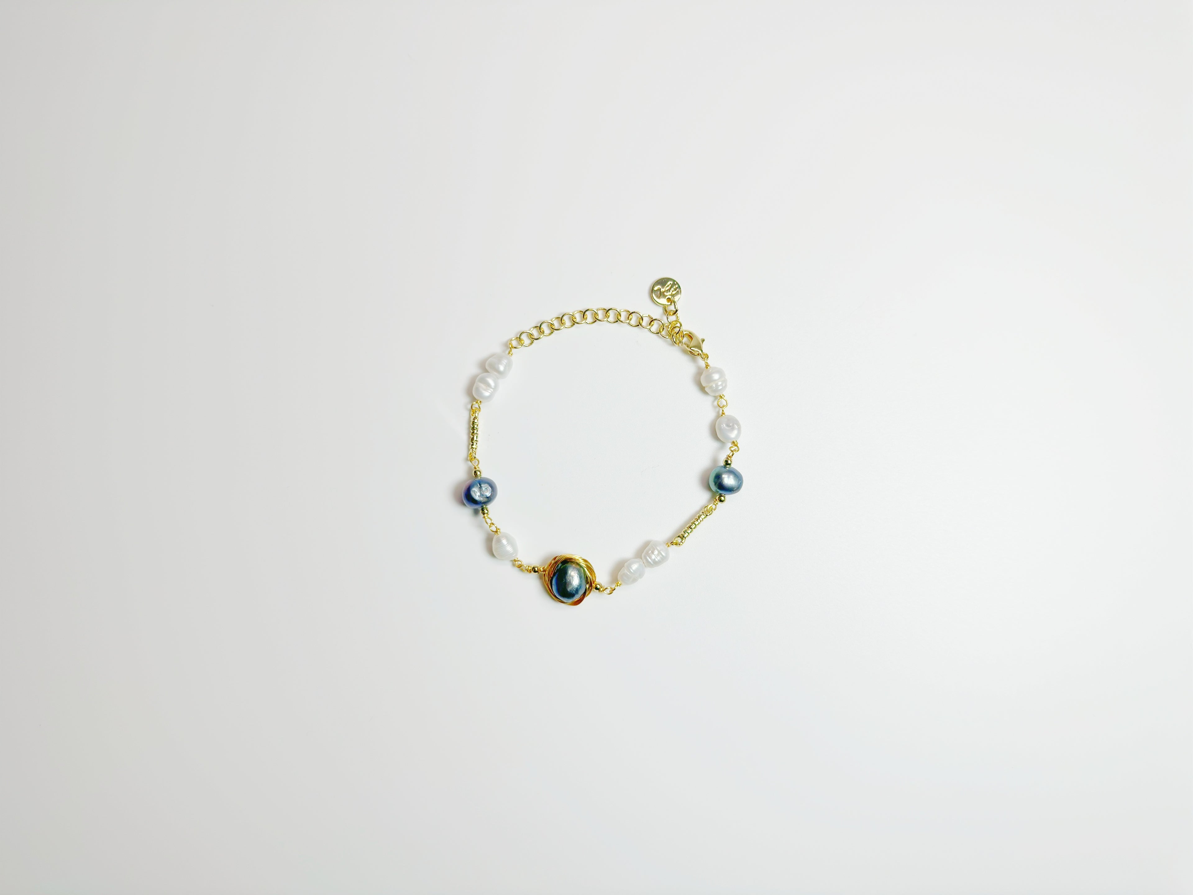 Blue and white pearl bracelet with lapis lazuli for Bazi Water element harmony