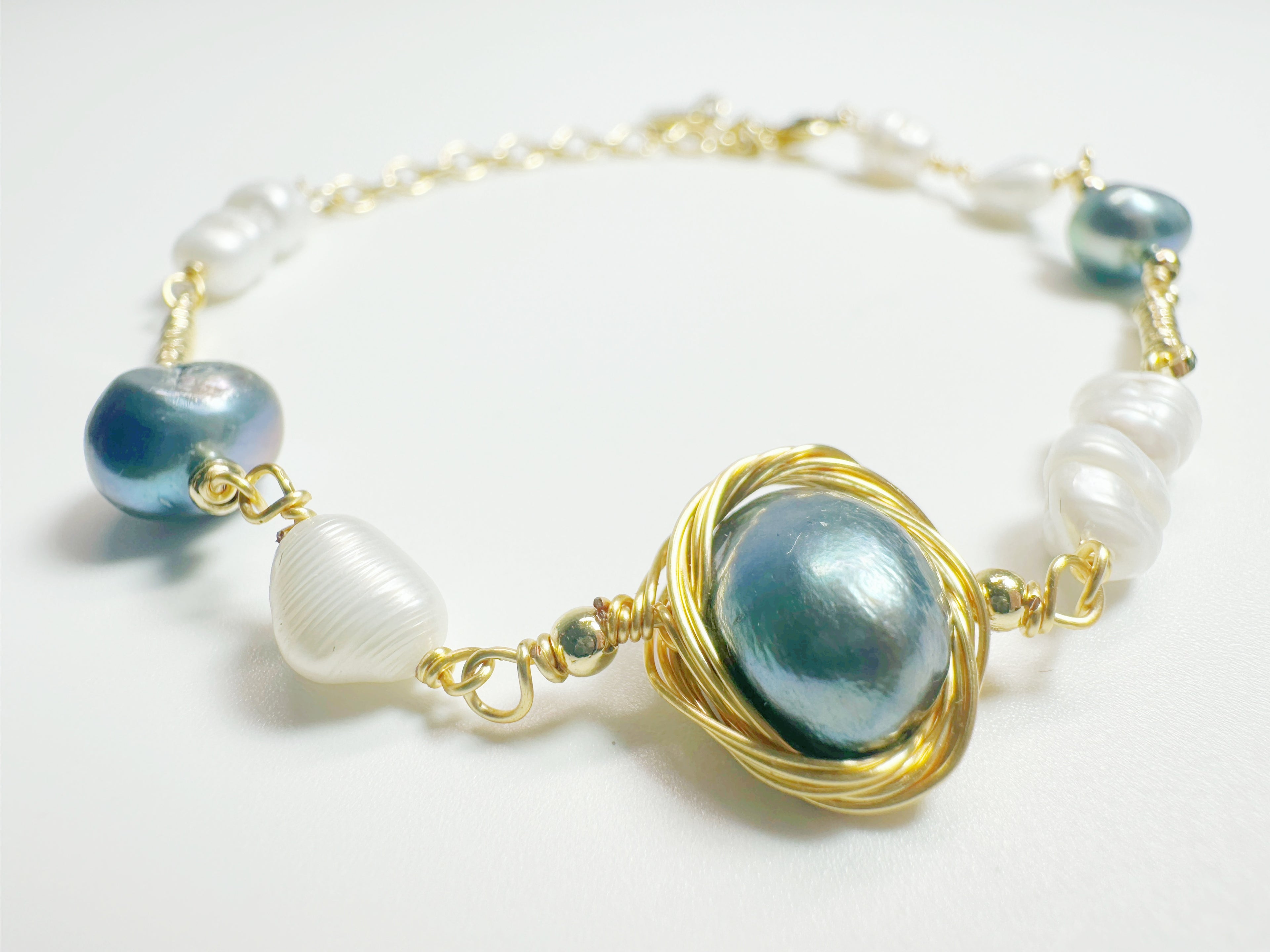 Blue and white pearl bracelet with lapis lazuli for Bazi Water element harmony