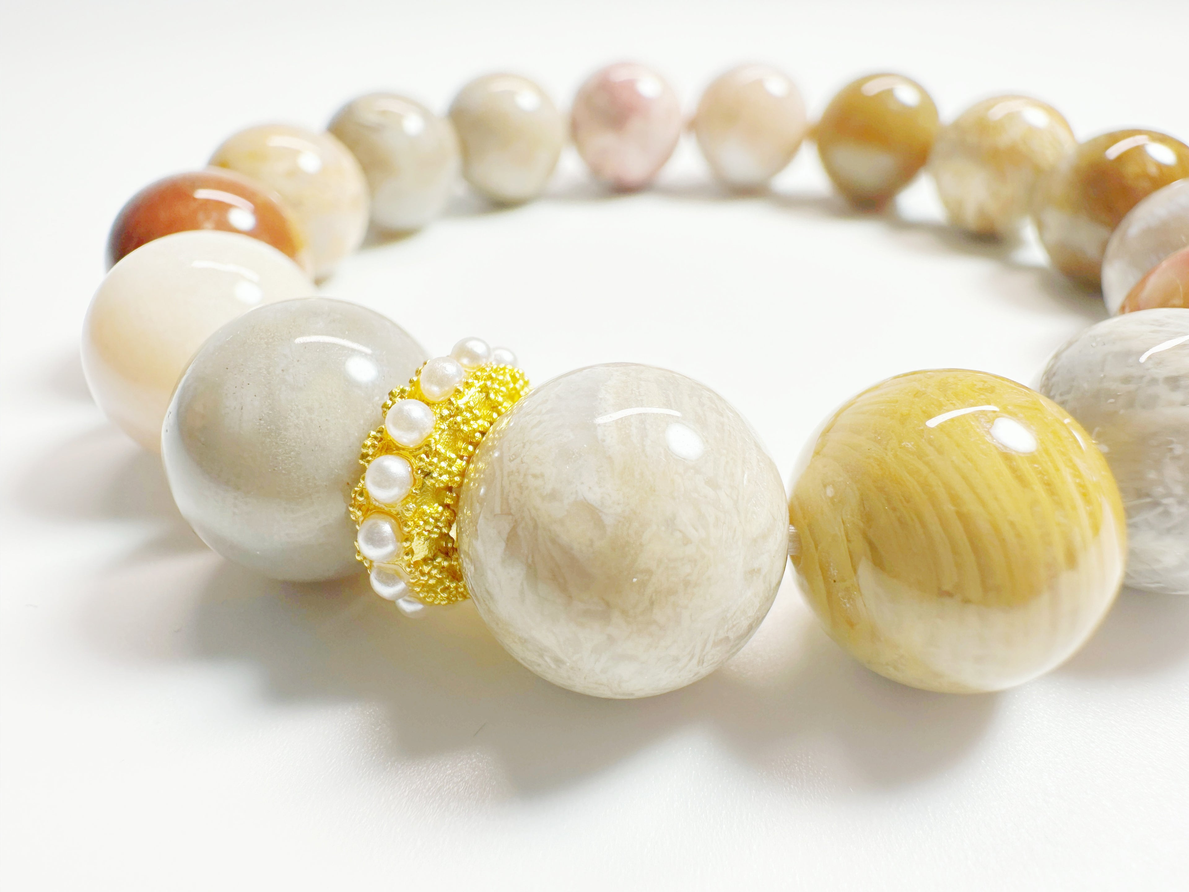 Feng Shui multicolored metaphysical bracelet with labradorite and Coral Stone - emotional harmony energy