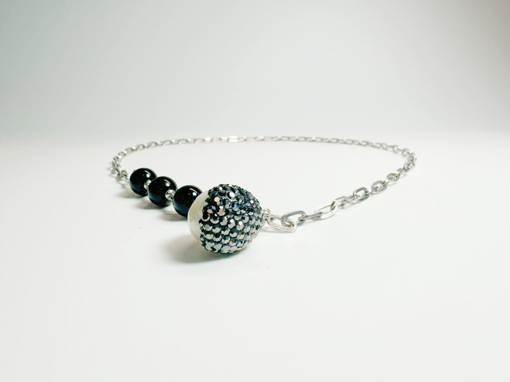 The Yín(银) – Handcrafted, Pearl & Onyx Necklace