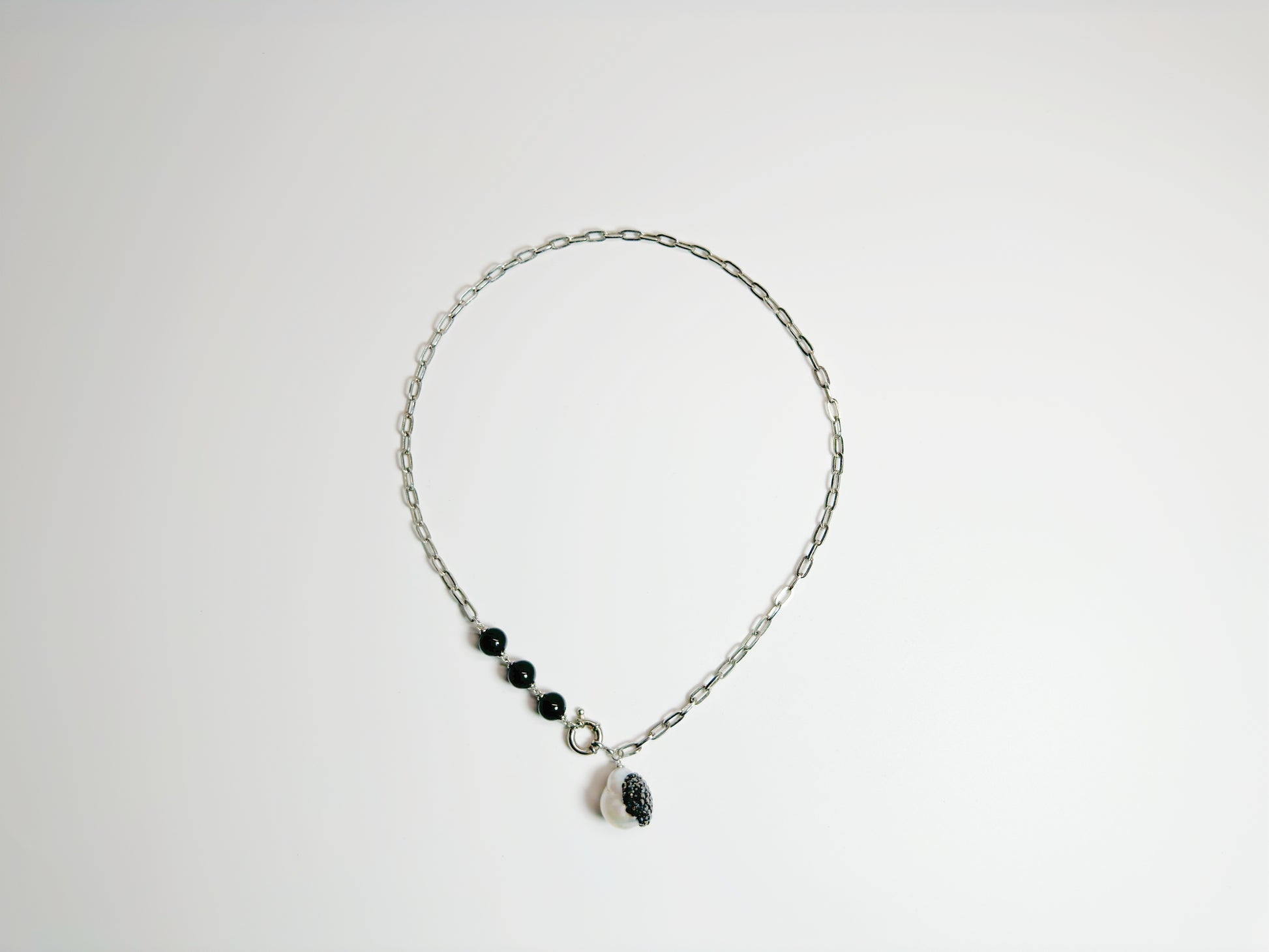 The Yín(银) – Handcrafted, Pearl & Onyx Necklace