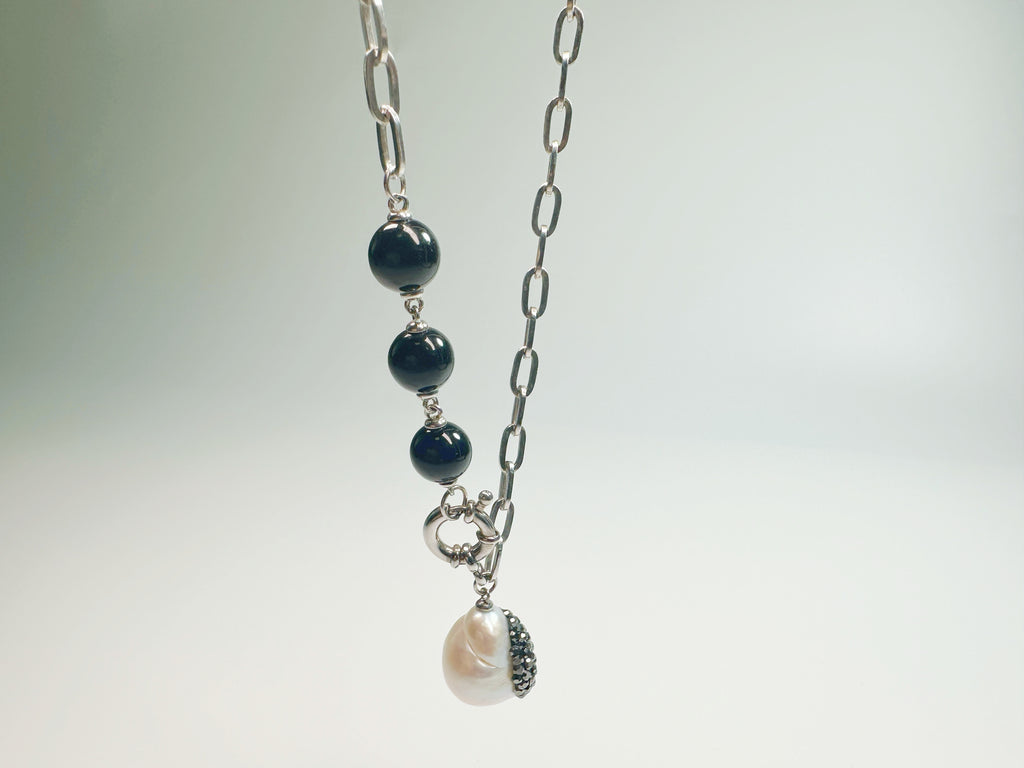 The Yín(银) – Handcrafted, Pearl & Onyx Necklace