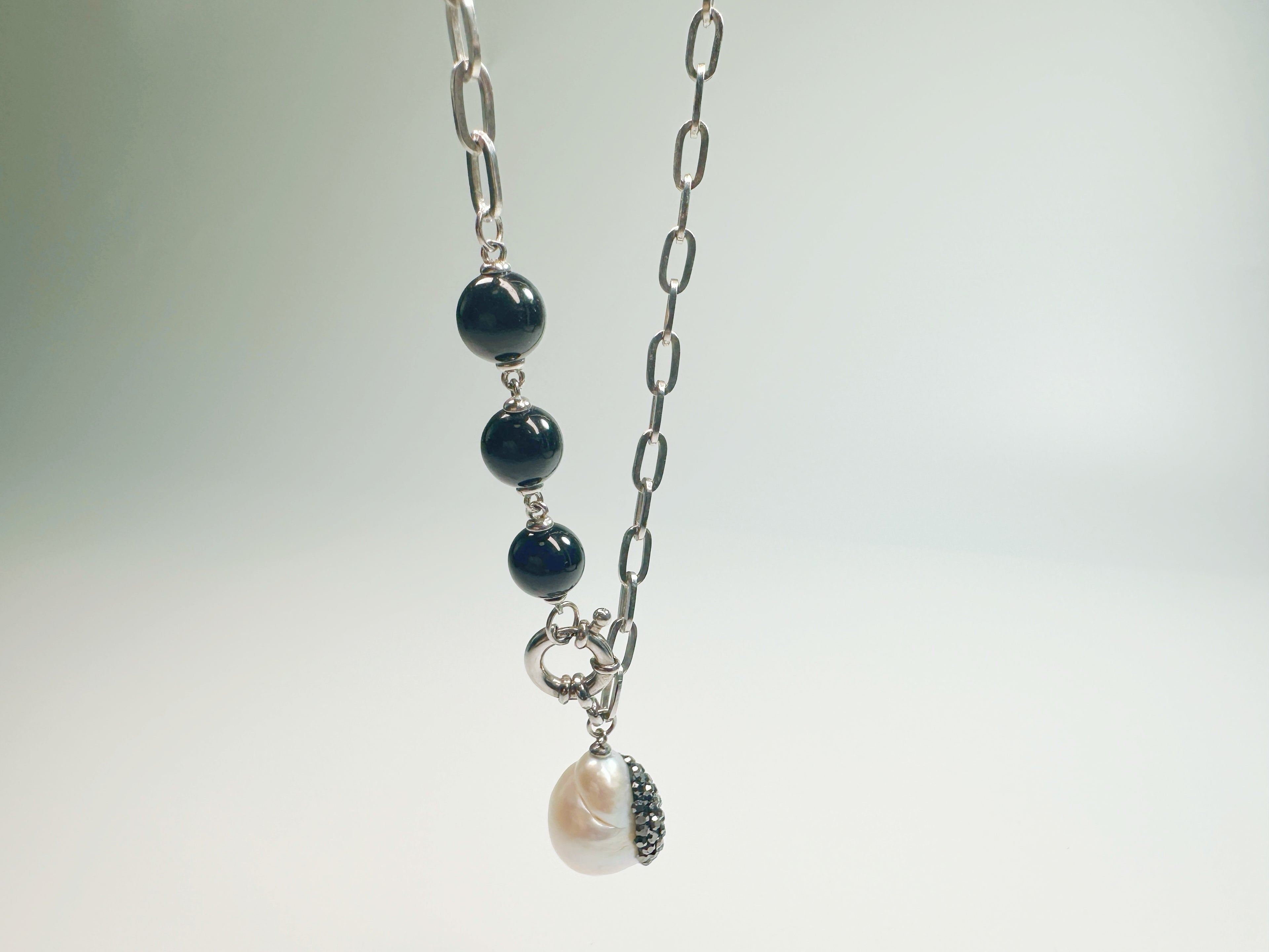 The Yín(银) – Handcrafted, Pearl & Onyx Necklace