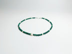 The Bì(碧) handcrafted necklace featuring lustrous white pearls and vibrant green malachite stones arranged in elegant pattern