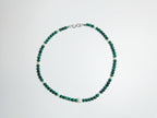 The Bì(碧) handcrafted necklace featuring lustrous white pearls and vibrant green malachite stones arranged in elegant pattern