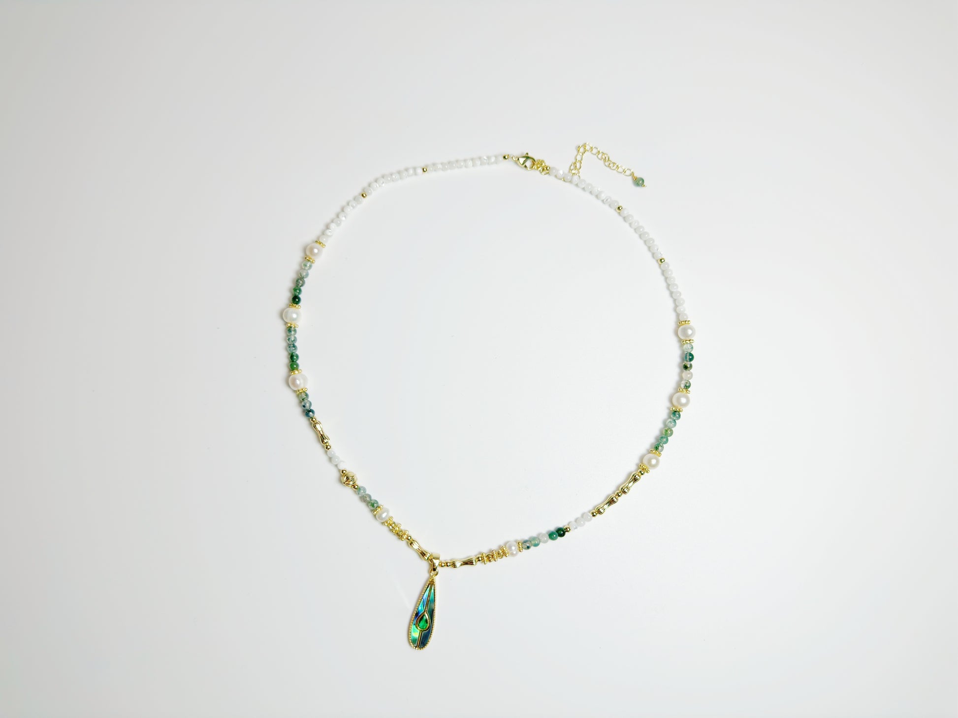 The Lì(丽) – Handcrafted, Mother-of-Pearl & Pearl Necklace