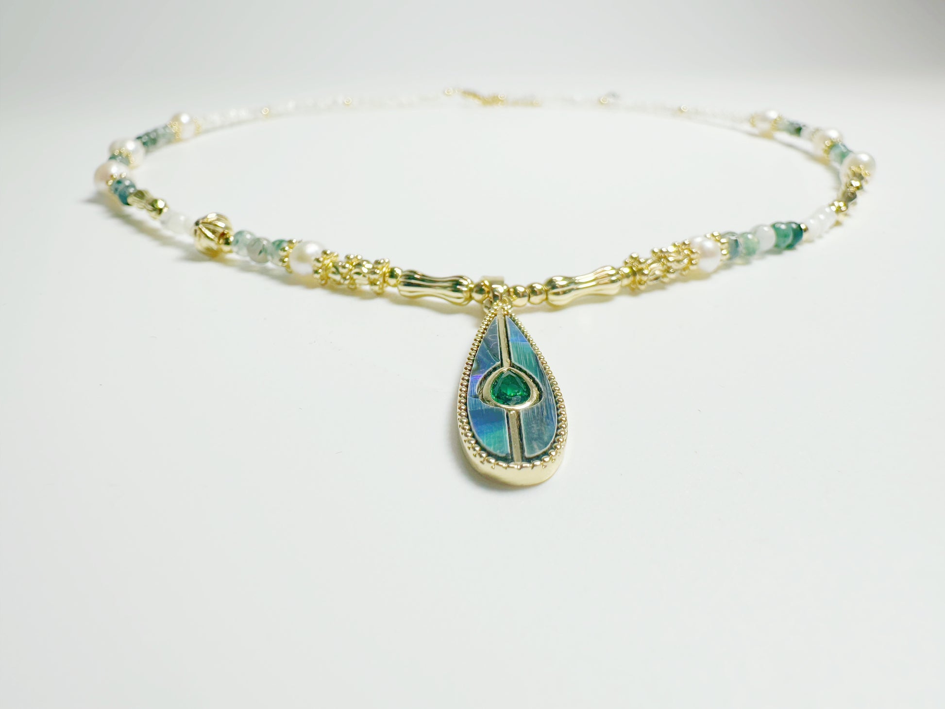The Lì(丽) – Handcrafted, Mother-of-Pearl & Pearl Necklace
