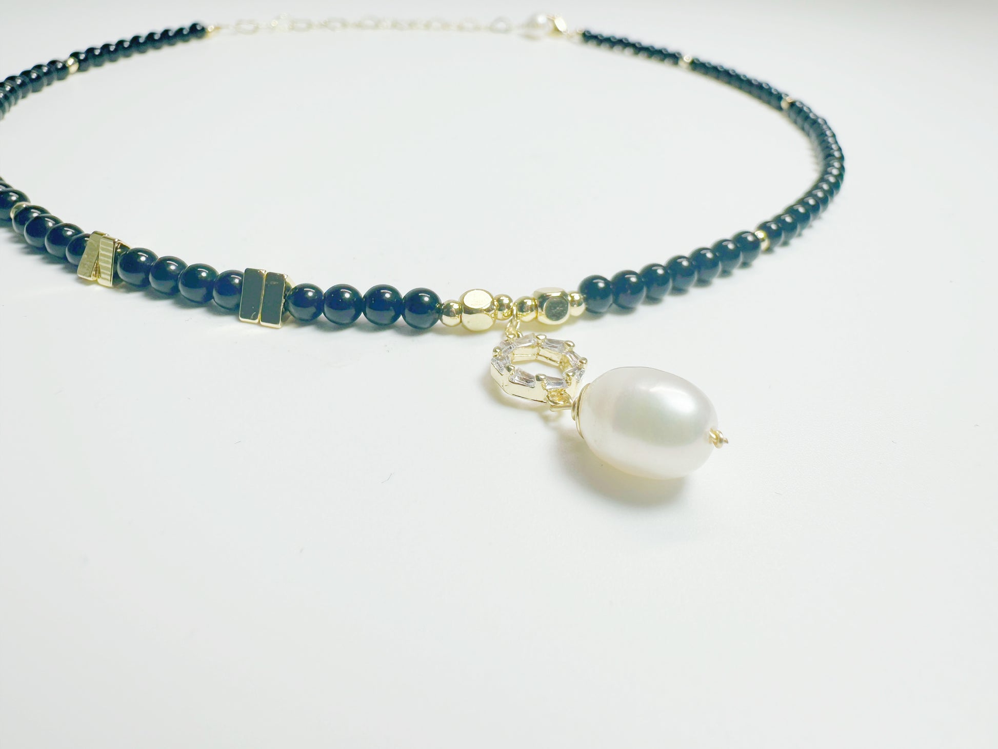 The Jìng(静) – Handcrafted, Pearl & Onyx Necklace